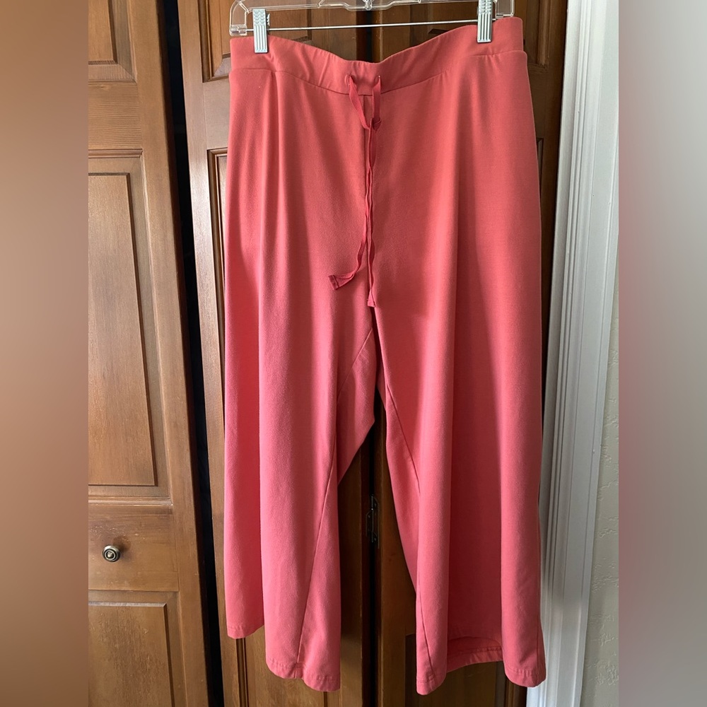 Lands End knit wide leg capris. Rose color. Size 3X